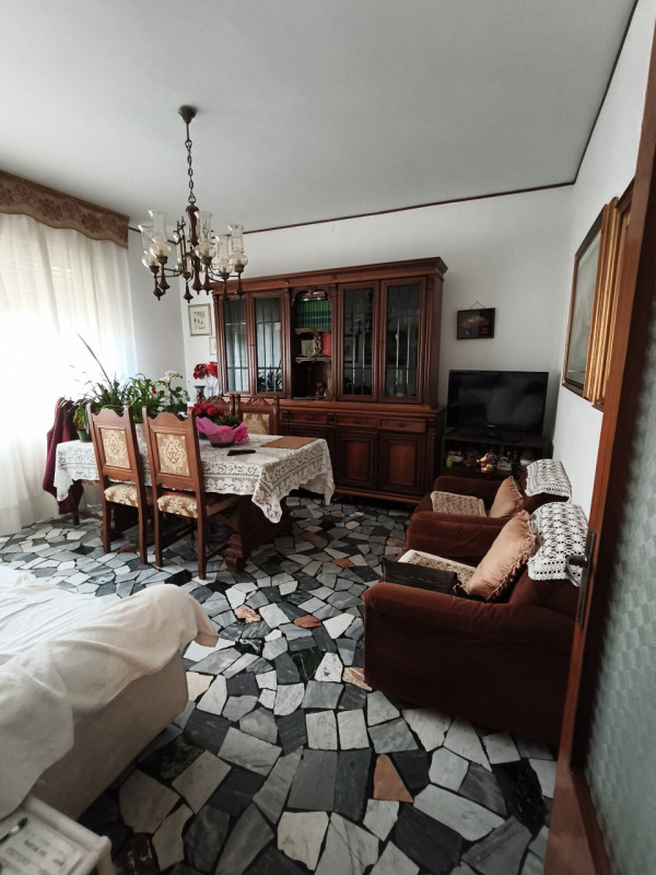 Situato nel cuore del tranquillo quartiere di San Carlo, nella zona Arcella  vi presentiamo un'op...