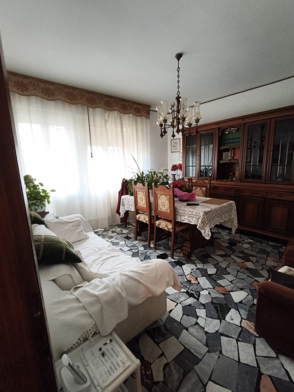 Situato nel cuore del tranquillo quartiere di San Carlo, nella zona Arcella  vi presentiamo un'op...