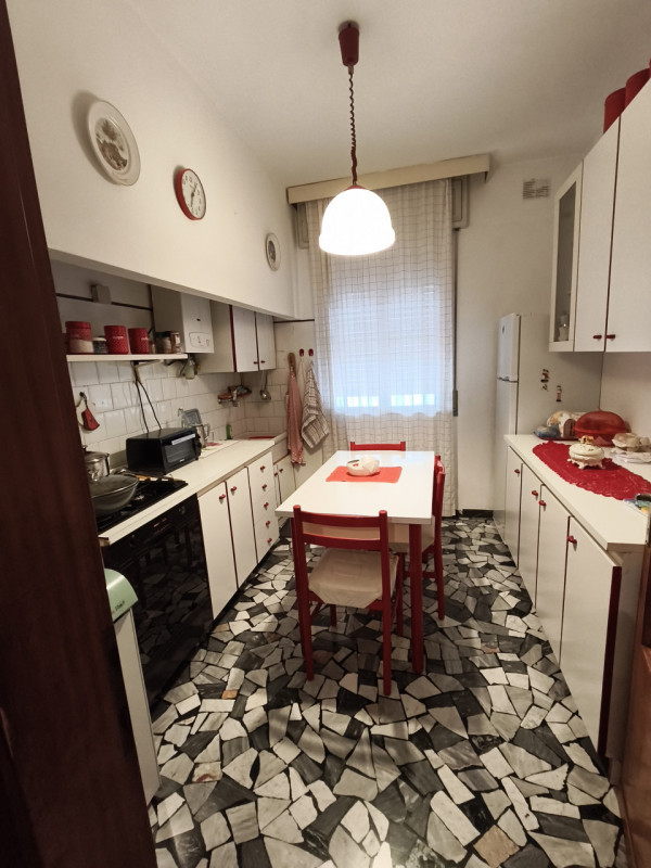 Situato nel cuore del tranquillo quartiere di San Carlo, nella zona Arcella  vi presentiamo un'op...