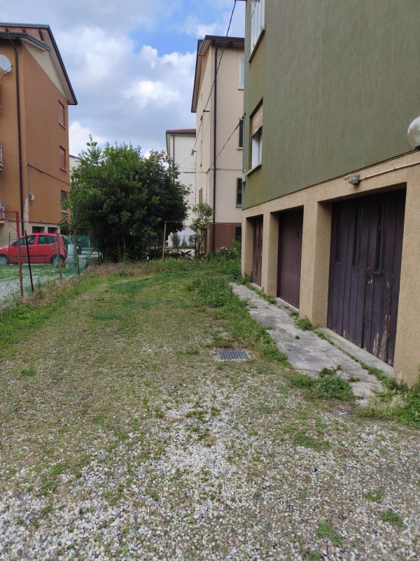 Situato nel cuore del tranquillo quartiere di San Carlo, nella zona Arcella  vi presentiamo un'op...