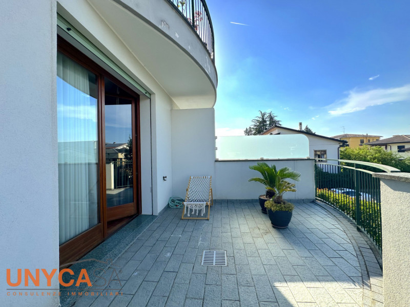 In tranquillo contesto residenziale del 2004, nella rinomata cornice di Abano, proponiamo in vend...