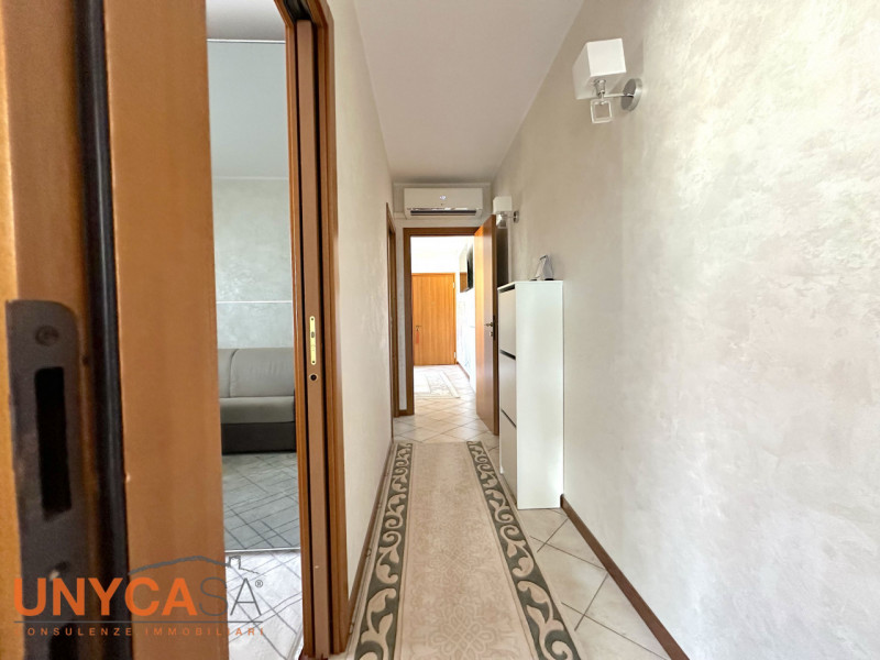 In tranquillo contesto residenziale del 2004, nella rinomata cornice di Abano, proponiamo in vend...