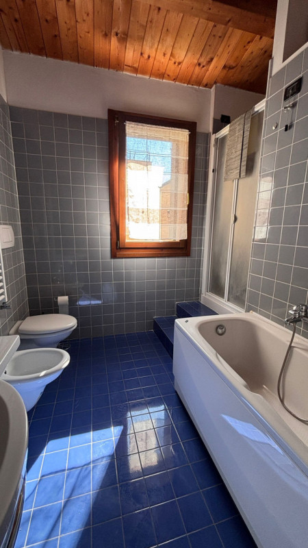 Scopri questo  affascinante appartamento duplex situato nel centro di Este! Con una superficie di...