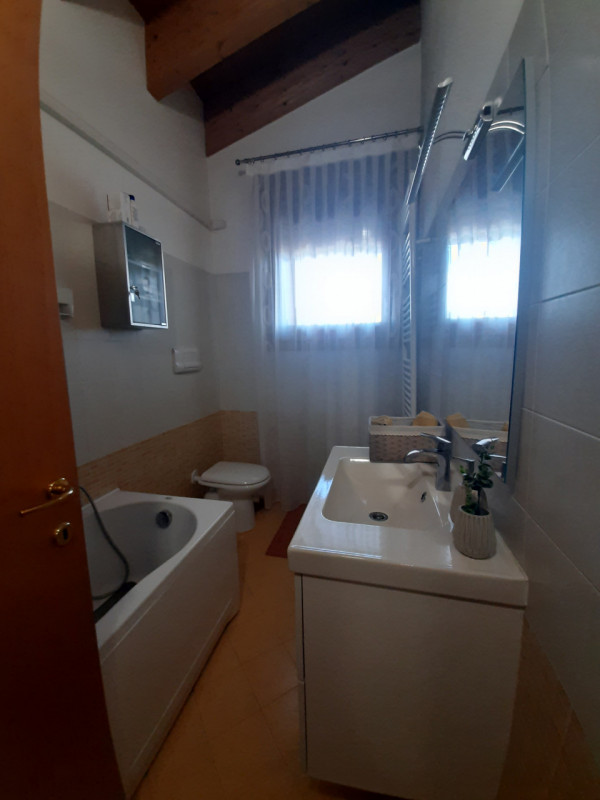 LE CASE DI ROSSELLA: propone un ampio duplex posto in palazzina recente in una posizione tranquil...