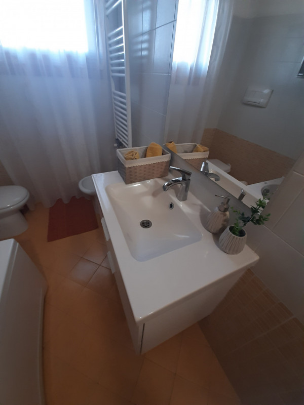 LE CASE DI ROSSELLA: propone un ampio duplex posto in palazzina recente in una posizione tranquil...