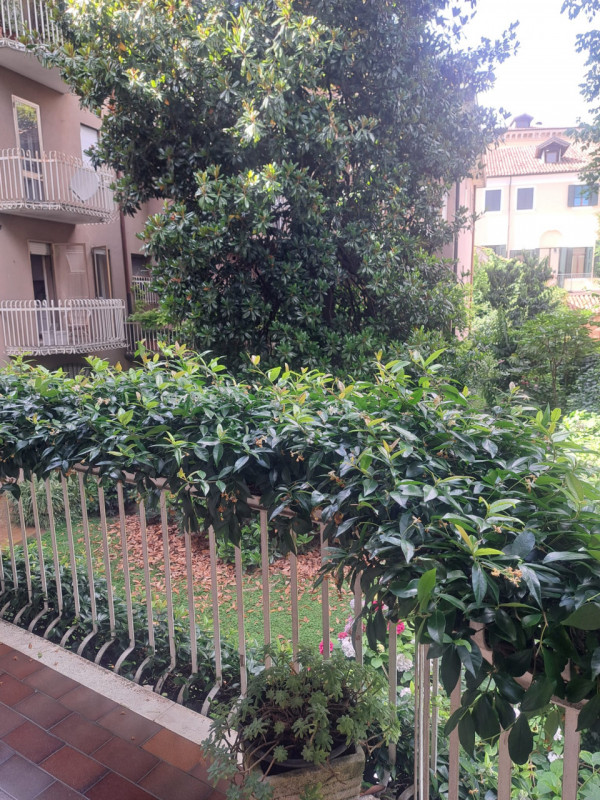 piazza duomo in un splendido residence ricco di verde ,vendesi appartamento sito al primo piano c...