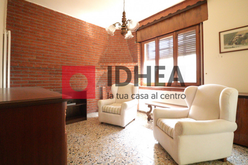 CASA SINGOLA CON GIARDINO A POSTIOMA CON TERRENO AGRICOLO DI 20.000MQ - RIF. "AVP3"

L'agenzia im...