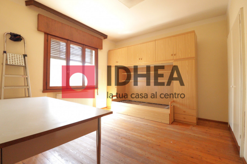 CASA SINGOLA CON GIARDINO A POSTIOMA CON TERRENO AGRICOLO DI 20.000MQ - RIF. "AVP3"

L'agenzia im...