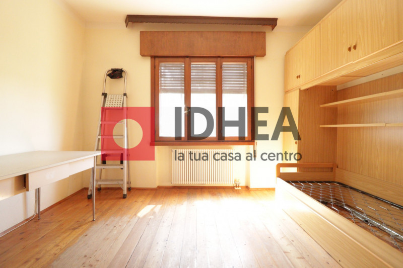 CASA SINGOLA CON GIARDINO A POSTIOMA CON TERRENO AGRICOLO DI 20.000MQ - RIF. "AVP3"

L'agenzia im...