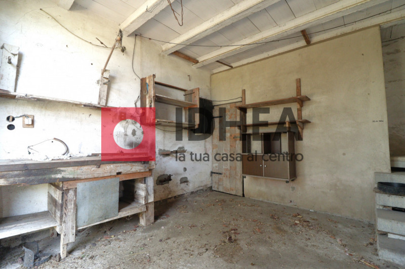 CASA SINGOLA CON GIARDINO A POSTIOMA CON TERRENO AGRICOLO DI 20.000MQ - RIF. "AVP3"

L'agenzia im...