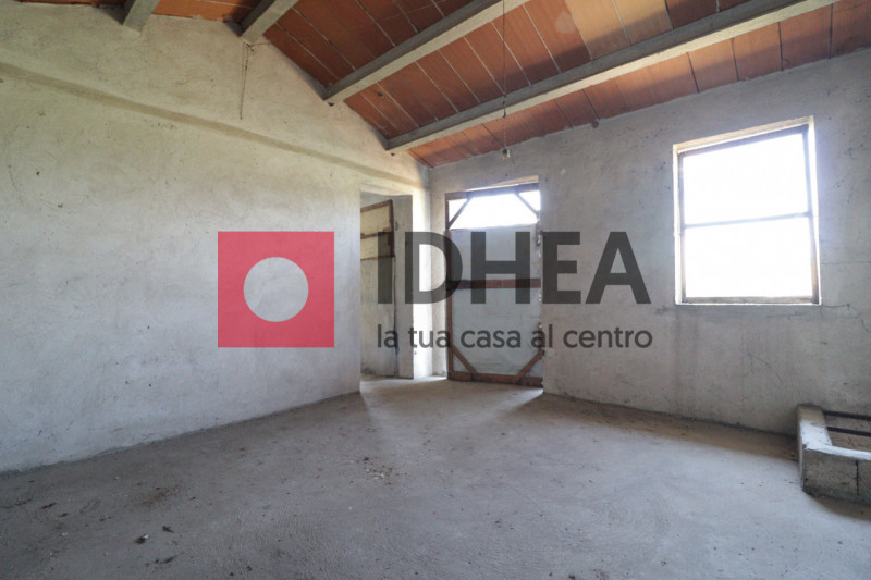 CASA SINGOLA CON GIARDINO A POSTIOMA CON TERRENO AGRICOLO DI 20.000MQ - RIF. "AVP3"

L'agenzia im...