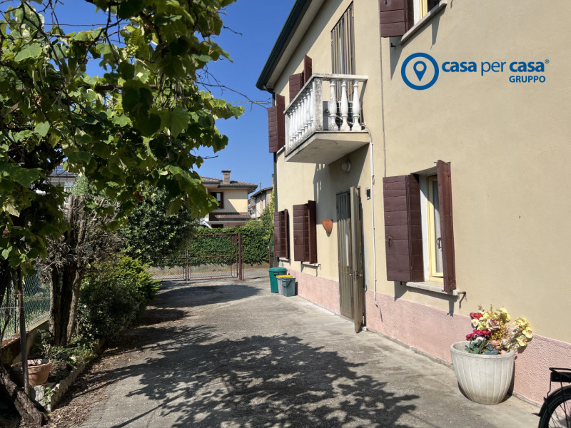 APPROVATO GRUPPO CASA PER CASA: VALUTATO, CONTROLLATO, GESTITO IN ESCLUSIVA

ZONA
- L'abitazione ...