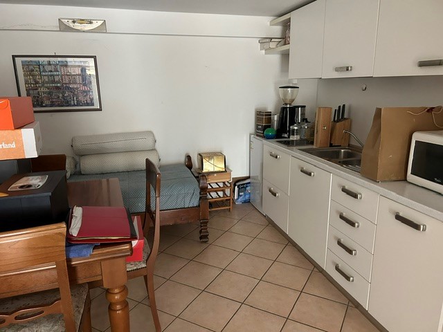 ZONA OSPEDALI proponiamo in affitto porzione di bifamiliare parzialmente arredata, 
in zona centr...