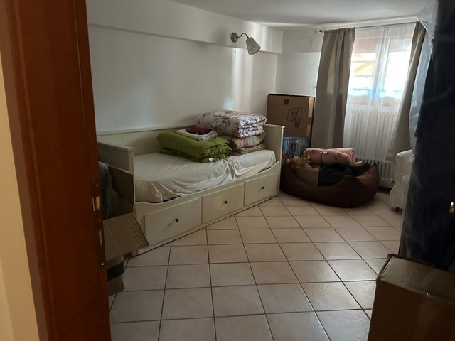 ZONA OSPEDALI proponiamo in affitto porzione di bifamiliare parzialmente arredata, 
in zona centr...