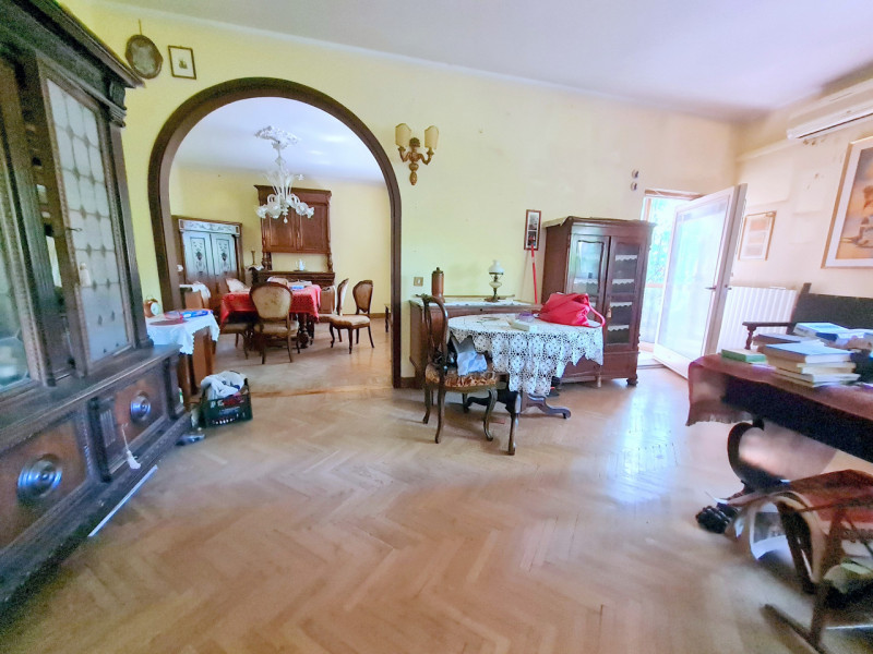 ELEGANTE ED AMPIA BIFAMILIARE CON 4 CAMERE E GIARDINO A CITTA' GIARDINO €.630.000 - rif.CL545

Pr...