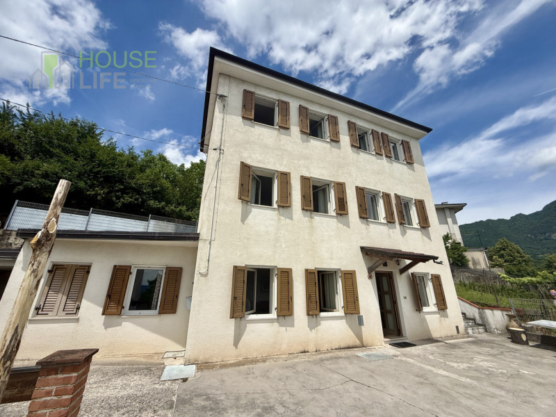 SCHIO loc. Tretto: In posizione panoramica, a 10 minuti dal centro di Schio e Santorso, CASA SING...