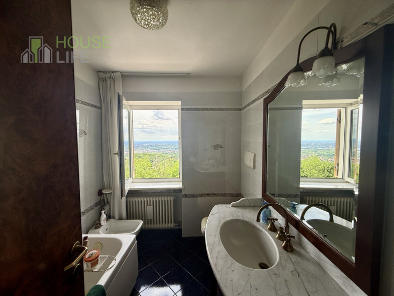 SCHIO loc. Tretto: In posizione panoramica, a 10 minuti dal centro di Schio e Santorso, CASA SING...
