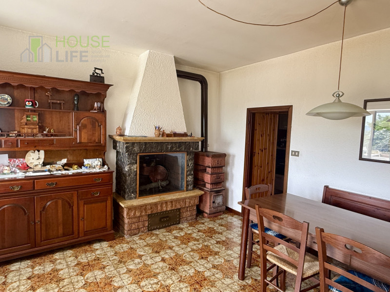 SCHIO loc. Tretto: In posizione panoramica, a 10 minuti dal centro di Schio e Santorso, CASA SING...