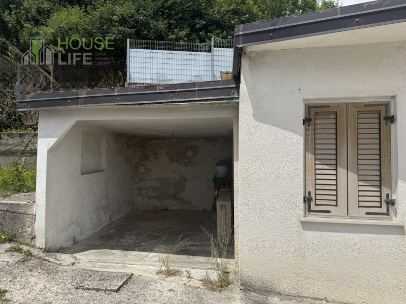 SCHIO loc. Tretto: In posizione panoramica, a 10 minuti dal centro di Schio e Santorso, CASA SING...