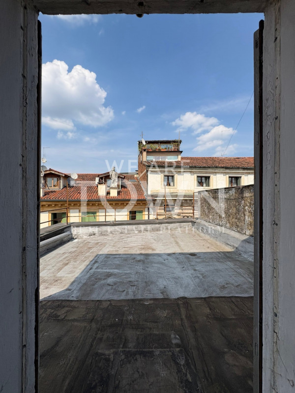 Nel cuore più autentico del centro storico di Vicenza, città Patrimonio Mondiale UNESCO e scrigno...
