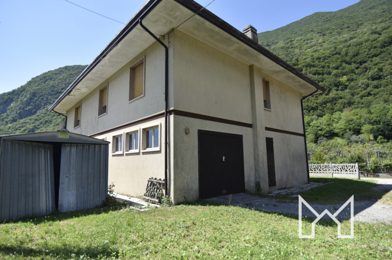 CAMPESE- Inserita in zona tranquilla e panoramica, comoda alle scuole e ai servizi principali del...