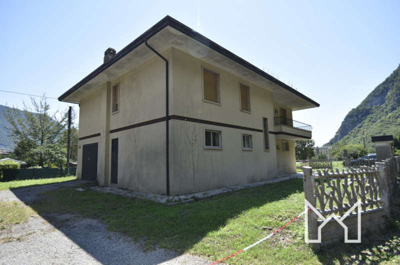 CAMPESE- Inserita in zona tranquilla e panoramica, comoda alle scuole e ai servizi principali del...