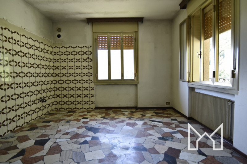 CAMPESE- Inserita in zona tranquilla e panoramica, comoda alle scuole e ai servizi principali del...