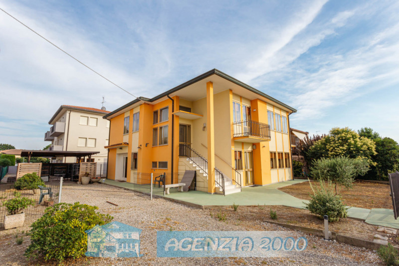 IN CENTRO A CONSELVE COSA VUOI DI PIU' !!! SPAZIOSA CASA SINGOLA CON AMPIO GIARDINO PRIVATO, SITU...