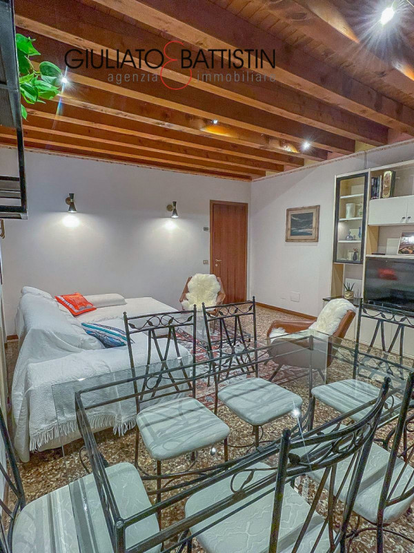Vicenza Centro Storico: in pieno centro storico, all'interno della ZTL, siamo a proporre in locaz...