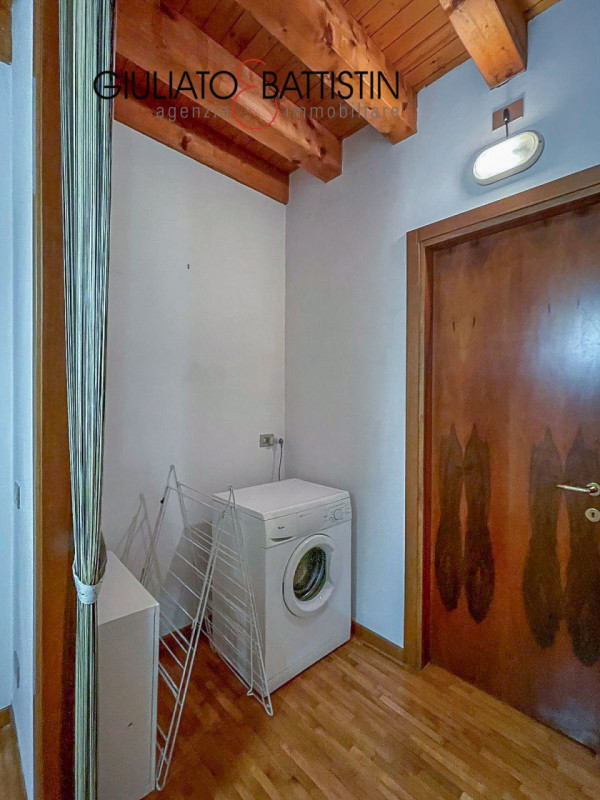 Vicenza Centro Storico: in pieno centro storico, all'interno della ZTL, siamo a proporre in locaz...