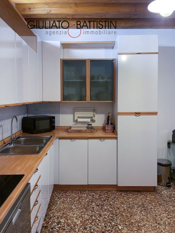 Vicenza Centro Storico: in pieno centro storico, all'interno della ZTL, siamo a proporre in locaz...