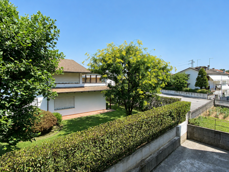 In una tranquilla e apprezzata zona residenziale di Rettorgole di Caldogno, comoda a tutti i prin...