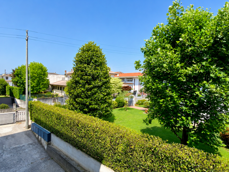 In una tranquilla e apprezzata zona residenziale di Rettorgole di Caldogno, comoda a tutti i prin...