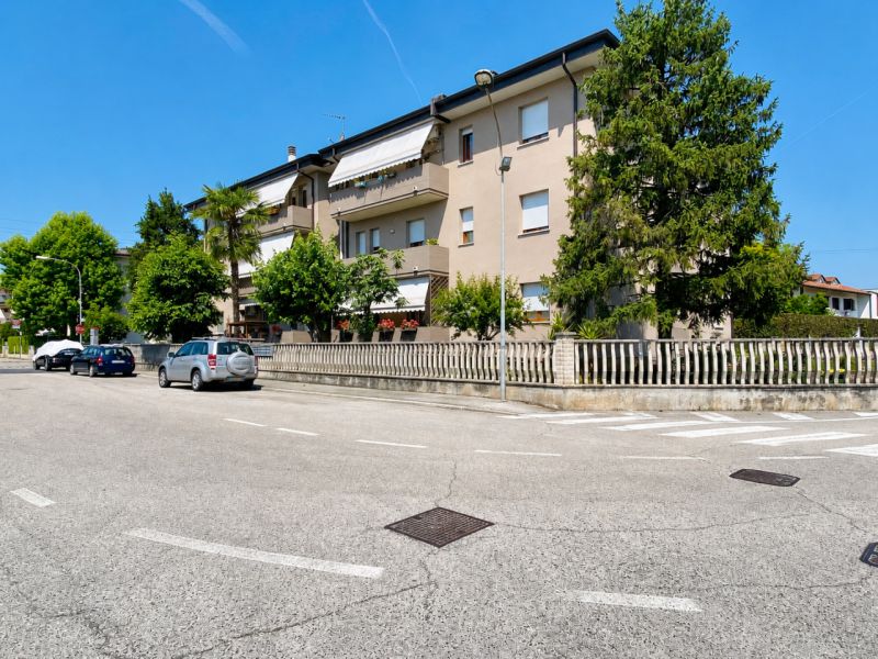 In una tranquilla e apprezzata zona residenziale di Rettorgole di Caldogno, comoda a tutti i prin...