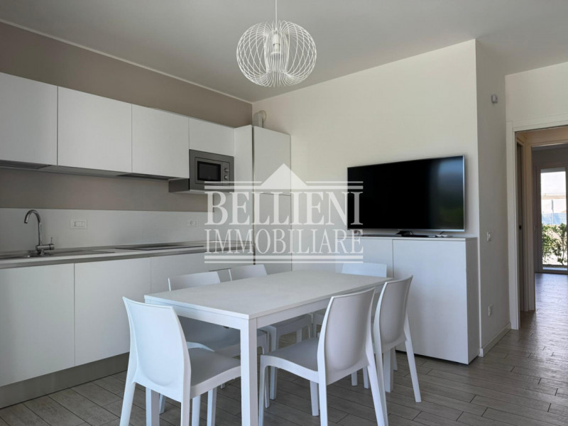 JESOLO LIDO OVEST - Proponiamo in vendita un appartamento bicamere situato all'interno del Reside...