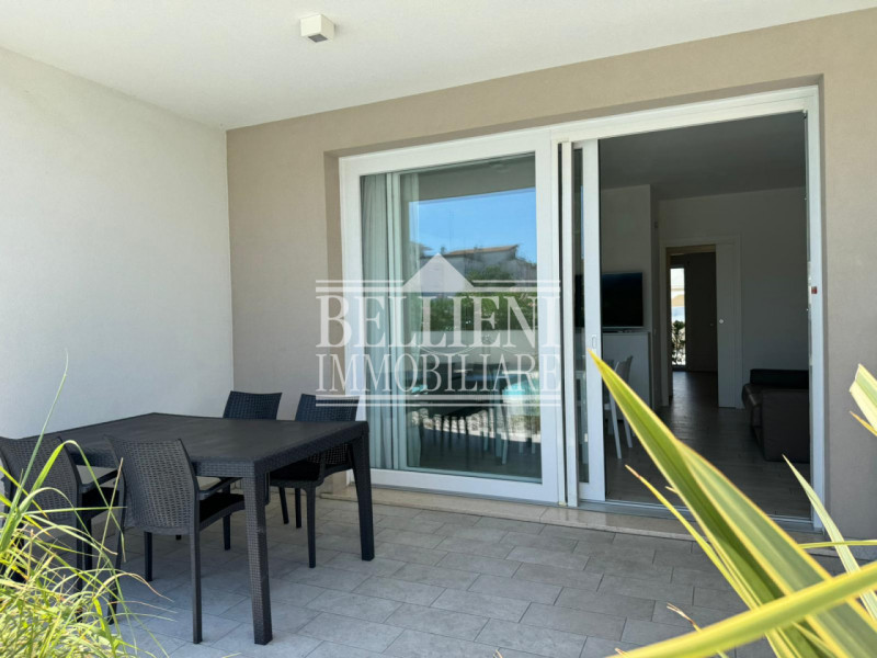 JESOLO LIDO OVEST - Proponiamo in vendita un appartamento bicamere situato all'interno del Reside...