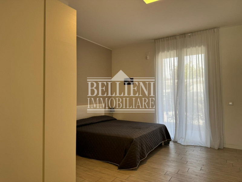 JESOLO LIDO OVEST - Proponiamo in vendita un appartamento bicamere situato all'interno del Reside...