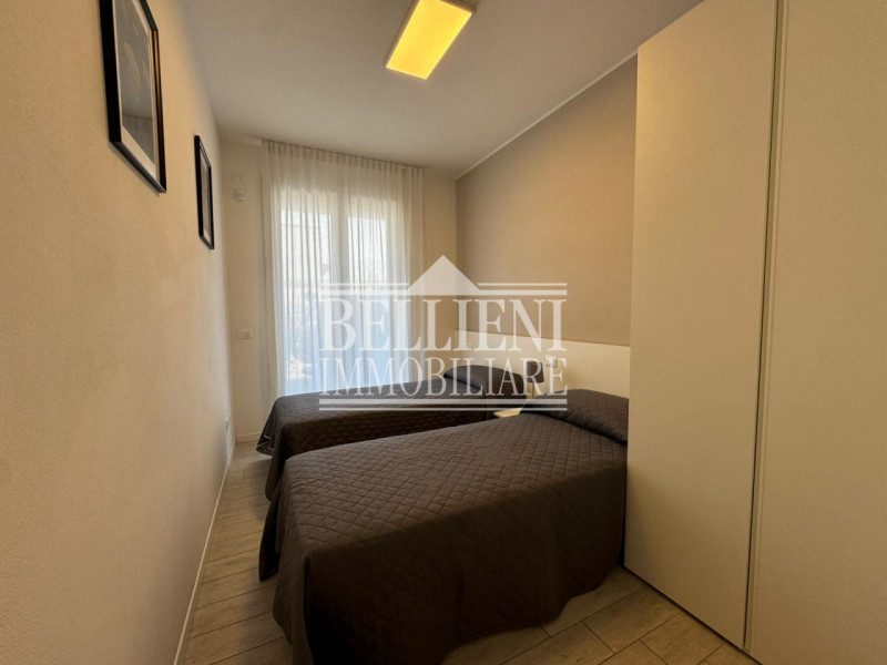 JESOLO LIDO OVEST - Proponiamo in vendita un appartamento bicamere situato all'interno del Reside...