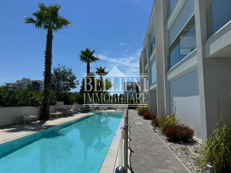 JESOLO LIDO OVEST - Proponiamo in vendita un appartamento bicamere situato all'interno del Reside...