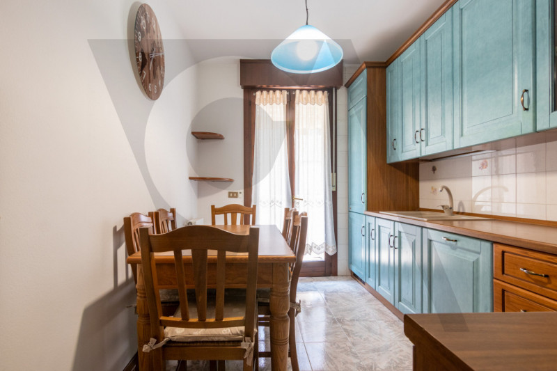 In elegante condomino DOTATO DI ASCENSORE E APPENA RITINEGGIATO
bellissimo e funzionale Appartame...