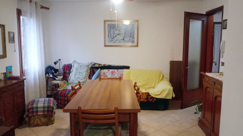 PIEVE DI CURTAROLO- In zona tranquilla e verdeggiante, soluzione indipendente con ingresso privat...