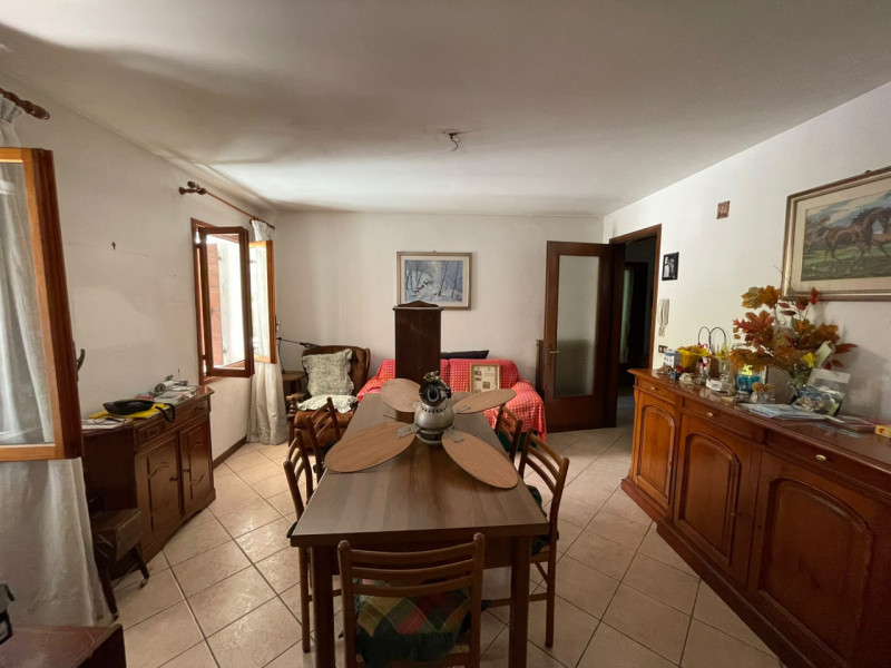 PIEVE DI CURTAROLO- In zona tranquilla e verdeggiante, soluzione indipendente con ingresso privat...