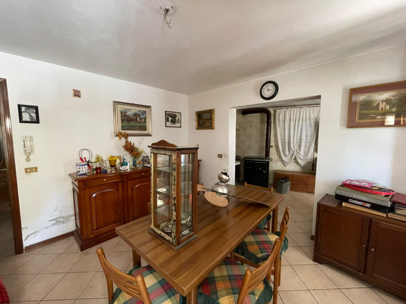 PIEVE DI CURTAROLO- In zona tranquilla e verdeggiante, soluzione indipendente con ingresso privat...