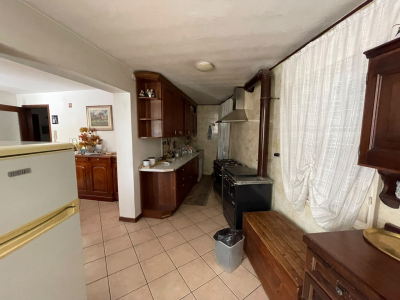 PIEVE DI CURTAROLO- In zona tranquilla e verdeggiante, soluzione indipendente con ingresso privat...