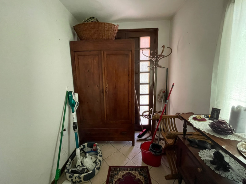 PIEVE DI CURTAROLO- In zona tranquilla e verdeggiante, soluzione indipendente con ingresso privat...