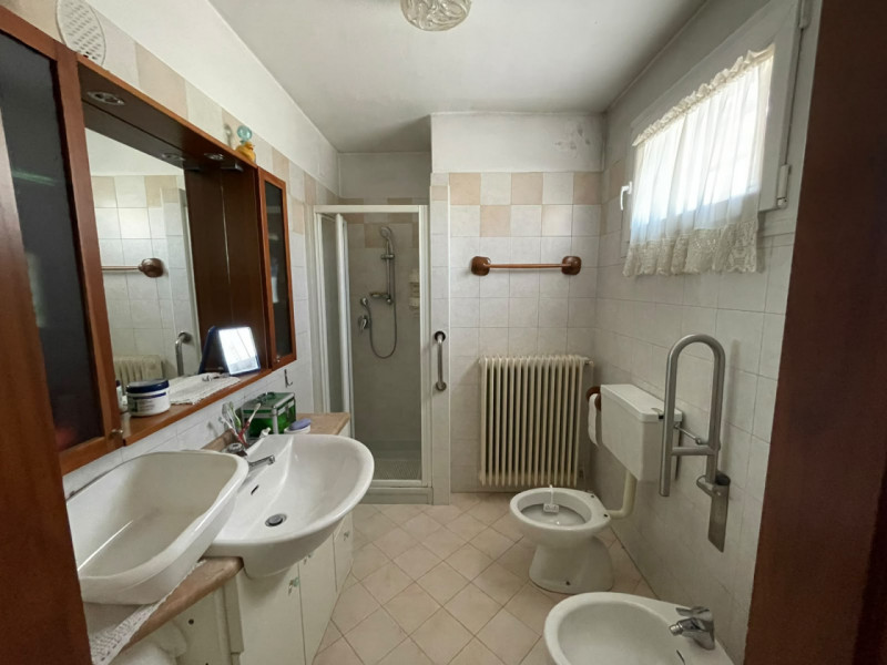 PIEVE DI CURTAROLO- In zona tranquilla e verdeggiante, soluzione indipendente con ingresso privat...