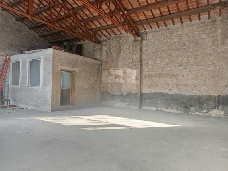 VENDESI MAGAZZINO 140mq + AREA SCOPERTA - IMMEDIATAMENTE DISPONIBILE
Vendiamo magazzino commercia...