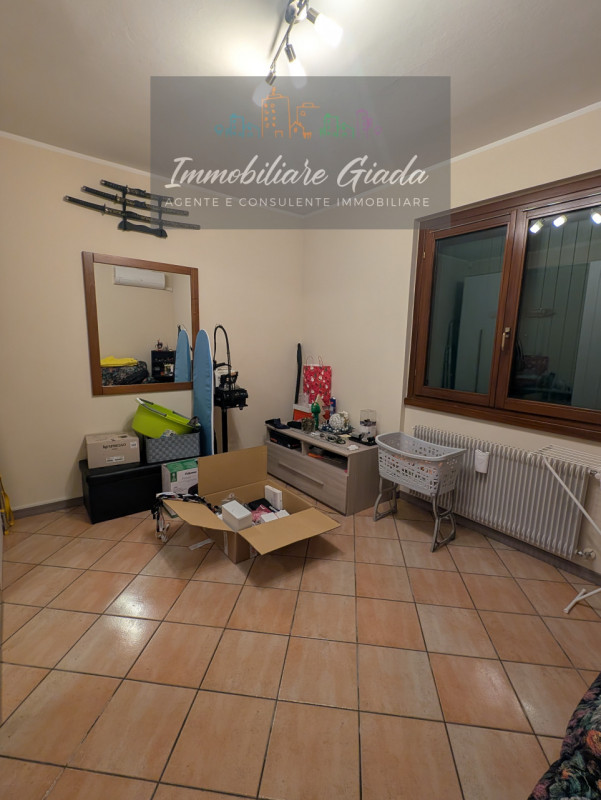 Vendiamo splendida casa singola completamente ristrutturata nel 2016, pensata per garantire il ma...