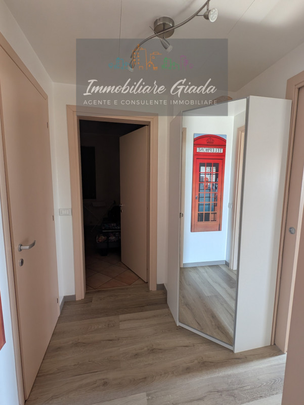Vendiamo splendida casa singola completamente ristrutturata nel 2016, pensata per garantire il ma...