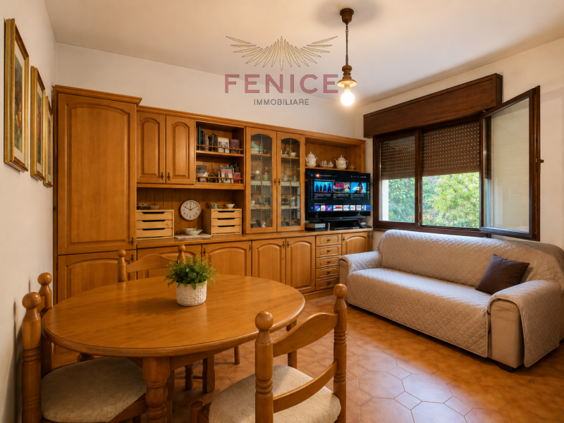 Noi di Fenice Immobiliare proponiamo una splendida schiera di testa indipendente con scoperto pri...